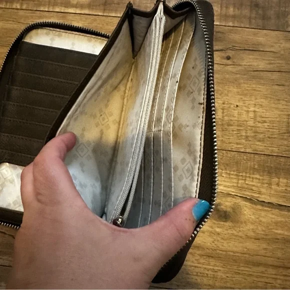 Thirty-one All About the Benjamins Brown Leather Wallet - Picture 6 of 7